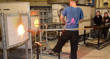 Güzel Sanatlar Fakültesi 40. yılında "Uluslararası Cam Sanatı" etkinliğine ev sahipliği yapıyor