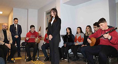 Güzel Sanatlar Lisesi öğrencileri, polisler için söyledi