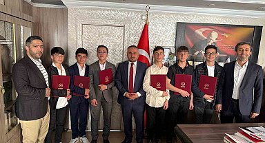 Hafız öğrenciler belge alma sevinci yaşadı