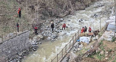 Hakkari'de 130 kişilik ekiple kayıp Feleknaz Keskin aranıyor