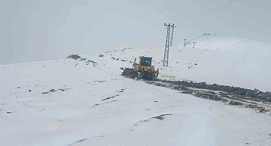 Hakkari'de 2 köy ve 1 mezra yolu ulaşıma kapandı