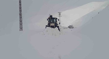 Hakkari'de 37 köy yolu ulaşıma kapandı