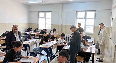 Hakkari'de bursluluk sınavı başarıyla tamamlandı