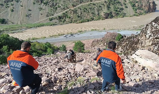 Hakkari'de dağda mahsur kalan genç, AFAD tarafından kurtarıldı