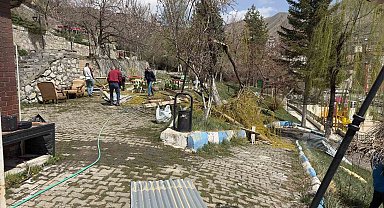 Hakkari'de fırtınanın izleri siliniyor