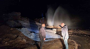 Hakkari'de içme suyu hattında arıza: 6 metreye kadar fışkıran su ekipleri zor durumda bıraktı