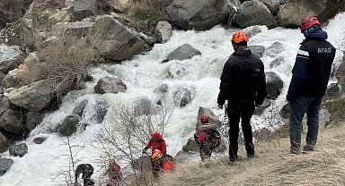 Hakkari'de kayıp kadını arama çalışmaları devam ediyor