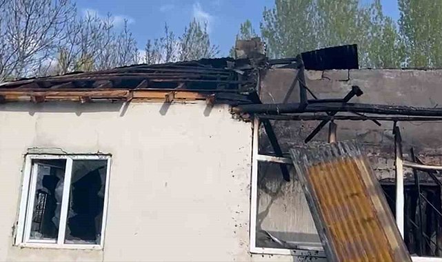 Hakkari'de korkutan ev yangını: Aile son anda kurtuldu