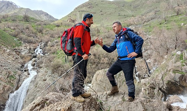Hakkari'de Marunus Şelalesi'ne doğa yürüyüşü