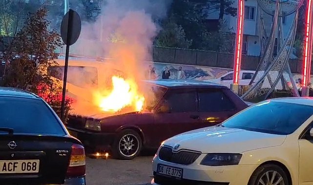 Hakkari'de park halindeki otomobil yandı