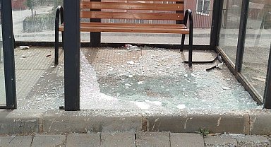 Hakkari'de park ve duraklara zarar verildi