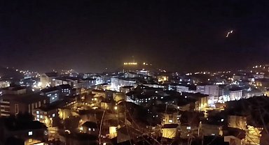 Hakkari'de şiddetli rüzgar çatıyı uçurdu: O anlar kamerada