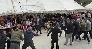 Halat çekme yarışmasında ip koptu, o anlar renkli görüntülere sahne oldu