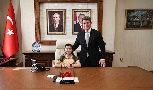 Halk gününde istemişti, Amasyalı Afra vali koltuğunda