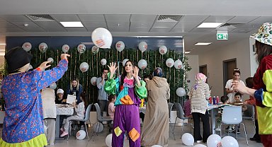 Hastanedeki çocuklara 23 Nisan sürprizi