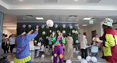 Hastanedeki çocuklara 23 Nisan sürprizi