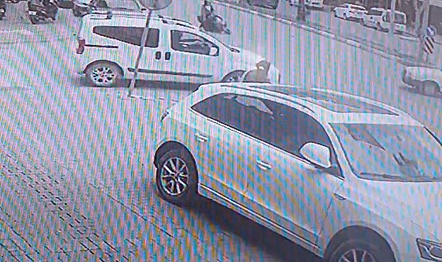 Hatalı dönüş yapan otomobil, motosikletli kadına kaza yaptırdı