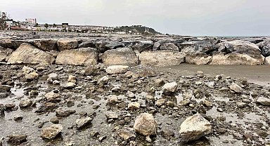 Hatay'da fırtına nedeniyle deniz 20 metre çekildi