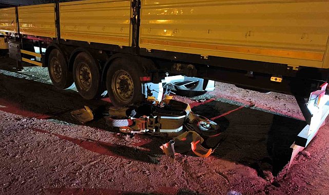 Hatay'da motosiklet ile otomobil çarpıştı: 1'i ağır 2 yaralı