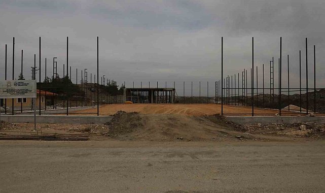 HBB, Yayladağı'nda halı saha inşa çalışmalarını sürdürüyor