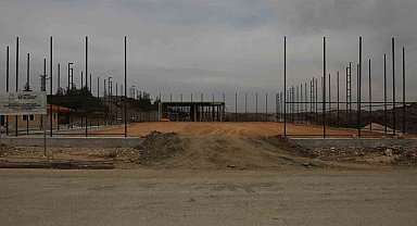 HBB, Yayladağı'nda halı saha inşa çalışmalarını sürdürüyor