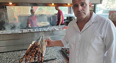 Hem yazar hem garson hem de gazi