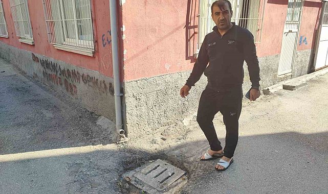Her yağmurda evini su basan vatandaş belediyeye isyan etti