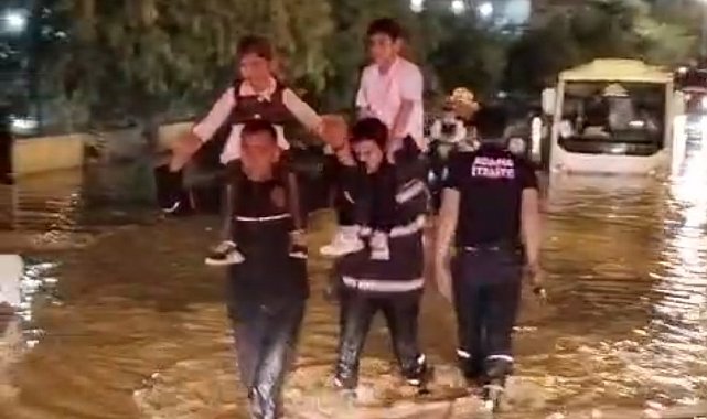 Her yağmurda yolların göle dönmesine vatandaş isyan etti