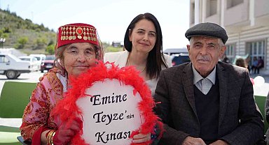 Hiç evlenmeyen 69 yaşındaki Emine ninenin kına gecesi hayali gerçek oldu