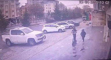 Hırsızlar önce kameralara, sonra polise yakalandı