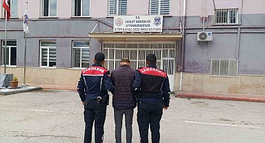 Hırsızlık suçundan aranan şahsı jandarma yakaladı