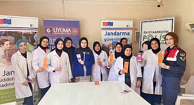 Hisarcık'ta kadın işçilere, dijital bağımlılık ve internet dolandırıcılığı konularında eğitim verildi