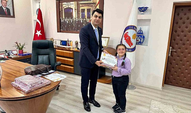Hisarcık'ta kitap kurdu öğrenciler ödüllendirildi