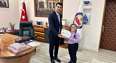 Hisarcık'ta kitap kurdu öğrenciler ödüllendirildi