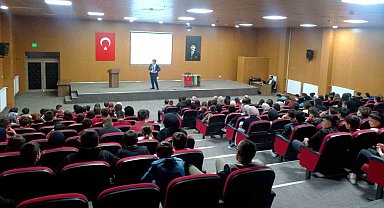 Hisarcık'ta "Eğitimde Rol Modeller" adlı konferans