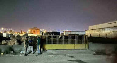 Hurdacı dükkanı alevlere teslim oldu
