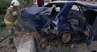 Hurdaya dönen Tofaş'taki 4 kişi yaralandı