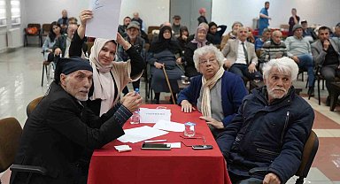 Huzurevi sakinleri bilgi yarışması: Hem yarıştılar hem eğlendiler