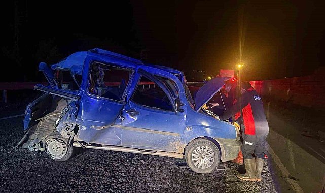 Iğdır'da Tır otomobile arkadan çarptı