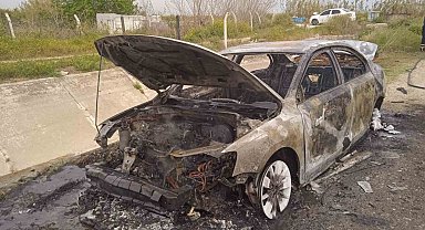 İki farklı yerde yanan otomobiller demir yığınına döndü