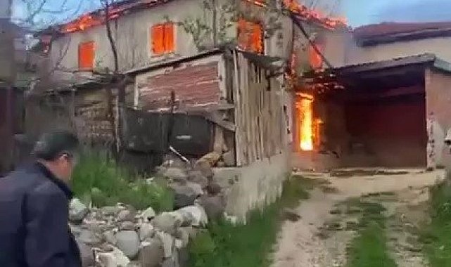 İki katlı ev alevlere teslim oldu