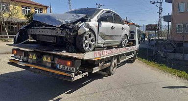 İki otomobilin çarpıştığı kazada 4 kişi yaralandı
