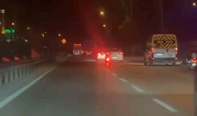 İki sürücünün yol verme inadı kamerada