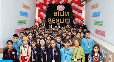 İlkokulda renkli bilim şenliği