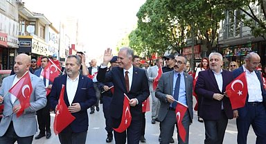 İnegöl'de 23 Nisan coşkusu sokaklara taştı