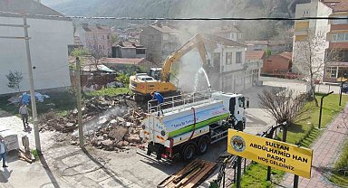 İnönü'de tehlike binaların yıkımı devam ediyor
