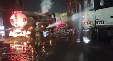 İskenderun'da iş makinesi yangını