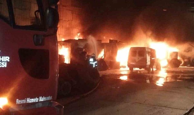 İskenderun'da lastikçi alevlere teslim oldu