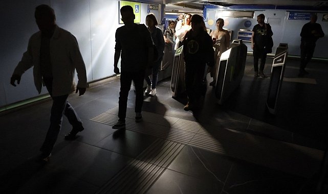İspanya'ya yeniden elektrik verilmesi 10 saati bulabilir