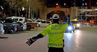 Isparta'da asayiş ve trafik denetiminde 7 araç sürücüsüne ceza